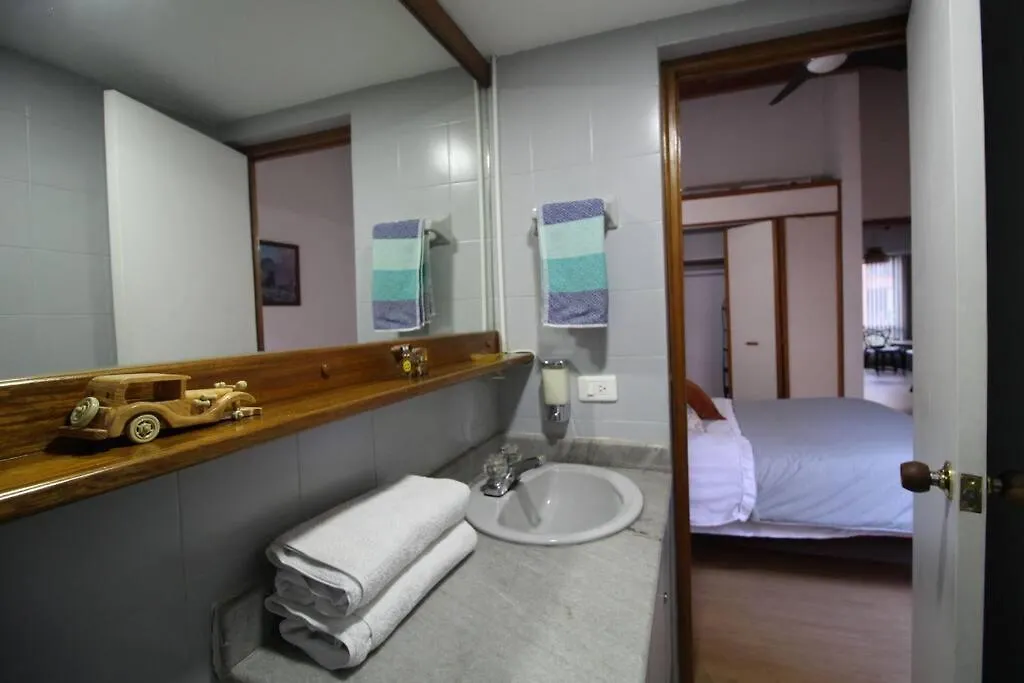 Apartamento Comodo En El Poblado Медельин